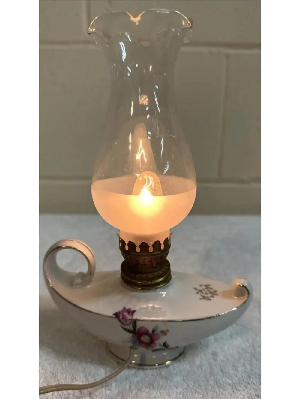 Vtg Ceramic Aladdin's Style Lamp Glass Chimney Floral Converted To Electric